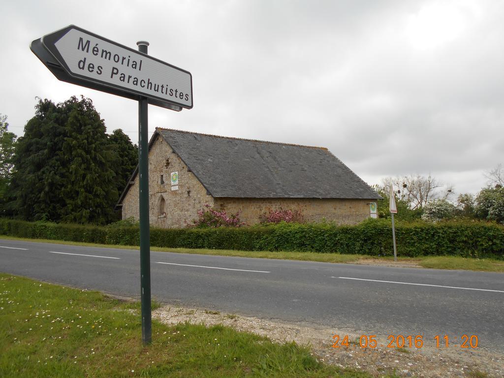 Ferme Manoir La Fiere Acomodação com café da manhã Sainte-Mère-Église Exterior foto